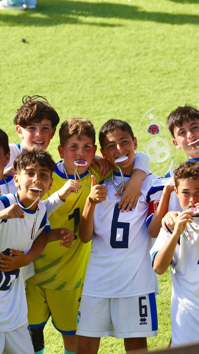 Rivivi il viaggio emozionante attraverso la II 𝓗𝔂𝓷𝓽𝓮𝓰𝓻𝓪 𝓒𝓾𝓹
tenutosi il 25 e 26 maggio 2024 a Ladispoli, Roma e Firenze. ⚽️🌟 🇮🇹  Questo torneo di calcio ha visto la partecipazione delle squadre ucraine FC Dynamo Kyiv @fc_dynamo_kyiv @dynamokyivacademy1927 e FC Obukhiv @fcobukhiv insieme all SSD Academy Ladispoli @academyladispoli_official, Trastevere Calcio @trasteverecalcio, Urbetevere Calcio @urbeteverecalcio, Asd Santa Marinella 1947 @a.s.d._academy_s.marinella, Fiumicino 1926, AS Roma @officialasroma, S.S. Lazio @official_sslazio, Tarquinia Calcio @tarquiniacalcio_ , Circolo Canottieri ROMA @circolo.canottieri.roma.calcio, Boreale @boreale_scuola_calcio, Ostiense @ostiensecalcioe e @pescaracalcio1936 a che hanno giocato per promuovere la pace 🕊️ e sensibilizzare contro la violenza e le guerre.  Scopri le partite, le visite culturali 🏛️, e l’emozionante performance della scuola di danza @profession_dance Ladispoli 💃  Non perdere i momenti salienti della visita al @museocoverciano in collaborazione con Associazione Italiana Allenatori Calcio Onlus @aiacnazionale. 
Guarda ora e condividi il messaggio di speranza e solidarietà 🌍🇺🇦🤝  🔗 https://youtu.be/aAdsduH0vnk 
(trovi il link su stories)  #HyntegraCup #YouthFootball #Sportsmanship #weplayforpeace #youthfootballtournaments @academyladispoli @lucaberliti @ladispoli_official #youthfootball #roadtoladispoli #youthfootballtournaments #championsleague #europaleague #conferenceleague #uefa #fifa #ladispoli #lagazzettadeitifosi
#gazzettaregionale @whiteribbonukraine
@hotelstmartin @rosegardenpalaceroma @hotel_donnalaurapalace @hotelsantacostanzaroma @grandhotelflemingroma @hotelshangrilaroma
#omniahotels #accoglienzaautentica